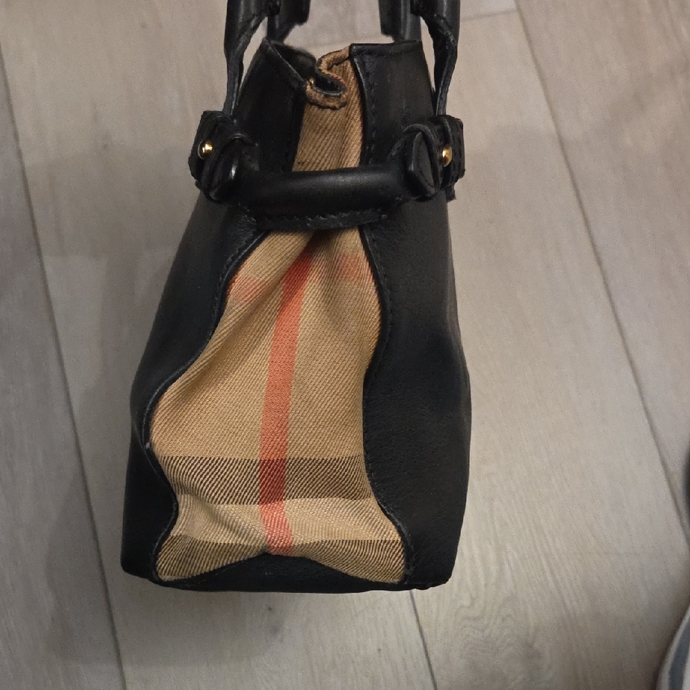 Burberry Banner Tote Handbag in Leather - Picture 7 of 16